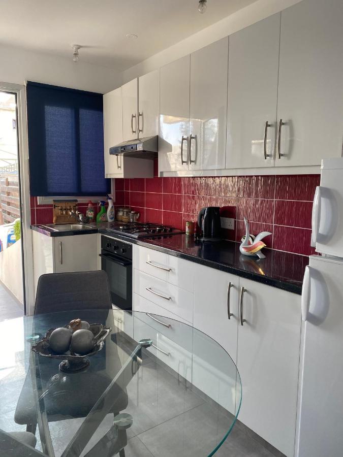 Cosy Apartment In The Heart Of Kato Paphos Exterior photo
